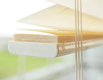 Plissee Rechteckanlage am Fenster montiert