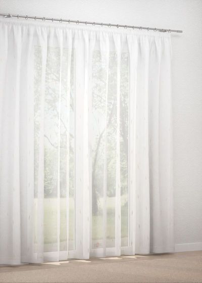 Gardinenstore in beige