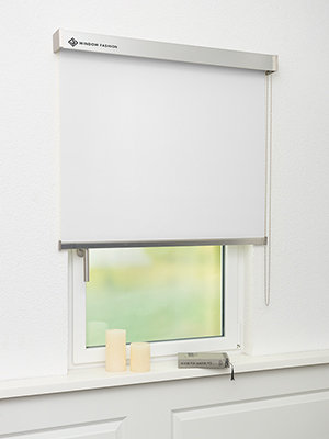 Verdunkelungsrollo Semplice Dark 86.01 Fensteransicht